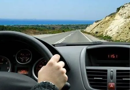 водить машину
