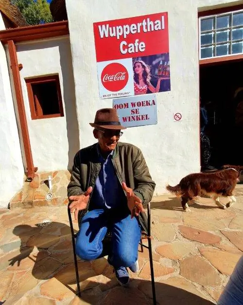 Oom Woeka дает мне подноготную.