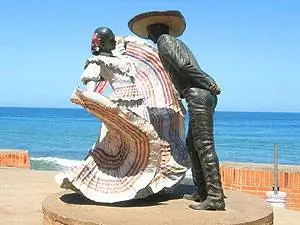 Танцоры Валларты на Малеконе в Пуэрто-Валларта - фото Катилин Сильва