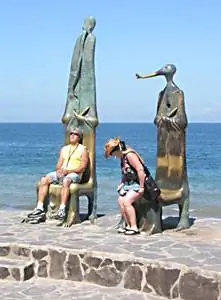 Скульптуры Ротонды Моря служат остановкой для отдыха вдоль Малекона.