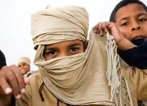 Молодой человек на фестивале Douz