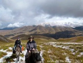 Эскот и Ник на лошадях в Сон-Коле, Киргизия. Ник Уортон фотографии