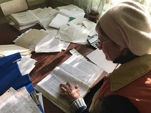 Один из их клиентов любит просматривать старые записи.