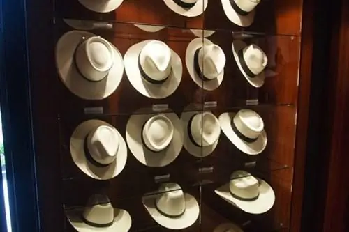 Панамы на шляпной фабрике Гомера Ортеги в Куэнке.