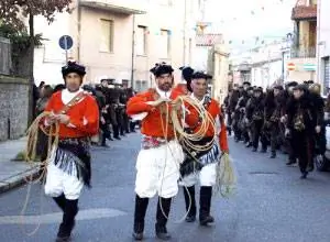 Иссохадоры перед Мамуфонами во время парада