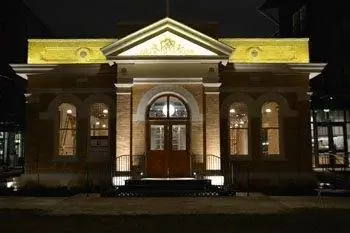 100-летняя архитектурная жемчужина Beaux-Arts, восстановленная в оздоровительном ресторане Cured.