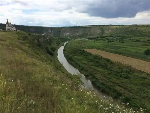 Еще один прекрасный вид на Оргеев Векь в Молдове. Фотографии Пола Макдугала.