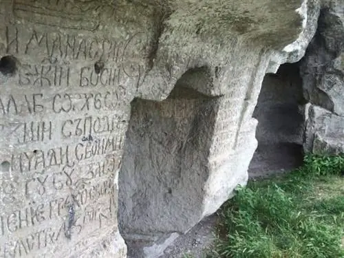 Наскальные рисунки в Орхейул Векь, Молдова.