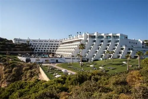 Tivoli Carvoeiro предлагает своим гостям высококлассный ресторан One Restaurant, а также более непринужденный шведский стол каждый вечер.