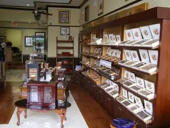 Сигарный магазин и фабрика El Credito.