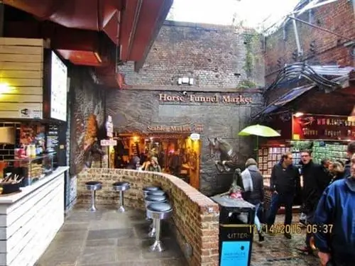 Рынок Horse Tunnel Market - часть знаменитого Camden Market, бывшего центра модной альтернативной сцены Лондона.