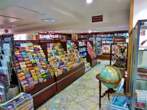 Книжный магазин Стэнфорда в Ковент-Гардене, крупнейший и лучший в мире магазин карт и книг о путешествиях, основанный в 1853 году.