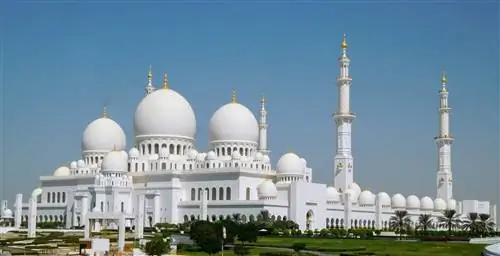 Мечеть шейха Зайда, одна из самых больших мечетей в мире, которую невероятно увидеть лично.