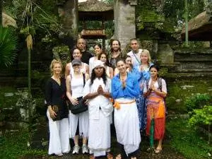 Bali Bliss Tour 2008 в храме Penestanan в Убуде. Фотографии предоставлены Мишель Джоландой Карбальо.