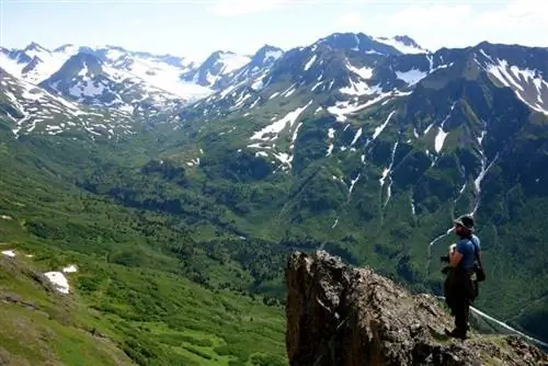 Скала с видом Ridgewood Wilderness Lodge на Аляске: ворота в приключения