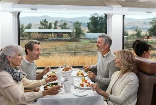 Ужин для гурманов на каждом месте GoldLeaf Service photo Rocky Mountaineer