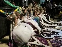 Королевы Марди Гра на Королевском гала-концерте в Лейк-Чарльзе.
