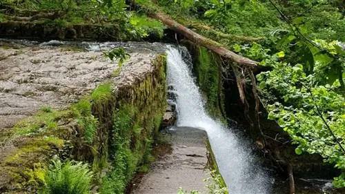 Водопад Sgwd Clun Gwyn в Уэльсе.