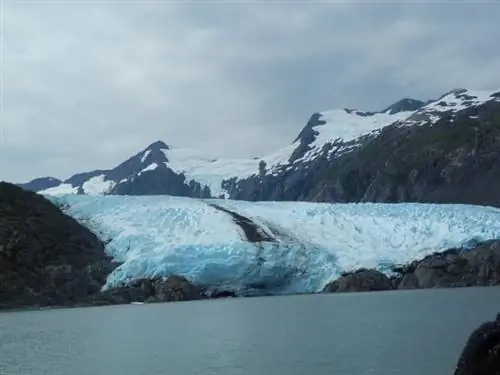 Вид на впечатляющий ледник Портидж, недалеко от Анкориджа, Аляска.