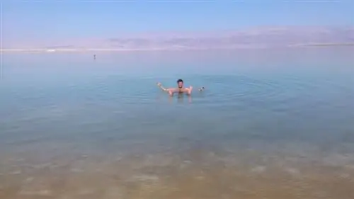 Плавание в Мертвом море.