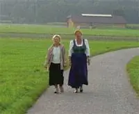 Дирндиль до сих пор часто можно увидеть на местных женщинах в Австрии.