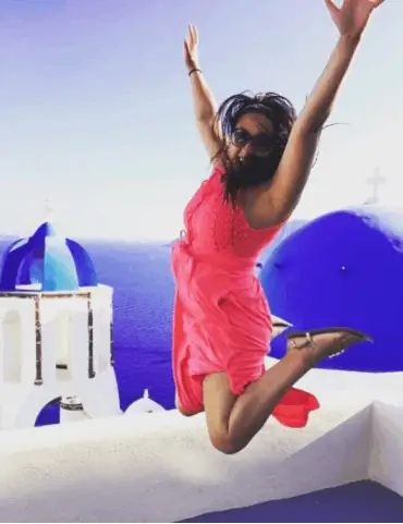 Джорджия является изобретателем гениального Flight Fillow, см. ниже.