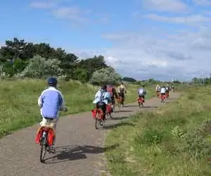 Езда на велосипеде по дюнам возле Ден-Хааги