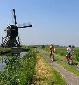 Велосипед у ветряной мельницы