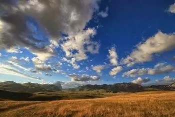 Бескрайние равнины Кампо Империум. Бесконечная травянистая пустыня. Фото Адама Игла. Бескрайние равнины Кампо Империум. Бесконечная травянистая пустыня. Фото Адама Игла.