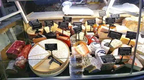 Торговец сыром в Ладлоу, Шропшир, Англия