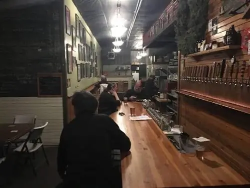 В таверне W altz Brewing вы можете попробовать их пиво, а также множество других сортов разливного пива из штата Орегон.