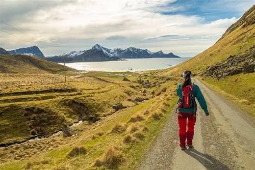 Пешая тропа на Лофотенских островах. Фотография Andreas.wolden/Foap/Visitnorway.com.