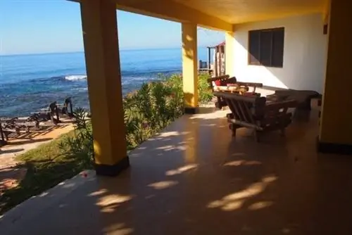 Вилла на берегу океана в отеле Jakes на Treasure Beach. Вилла на берегу океана в отеле Jakes на Treasure Beach.