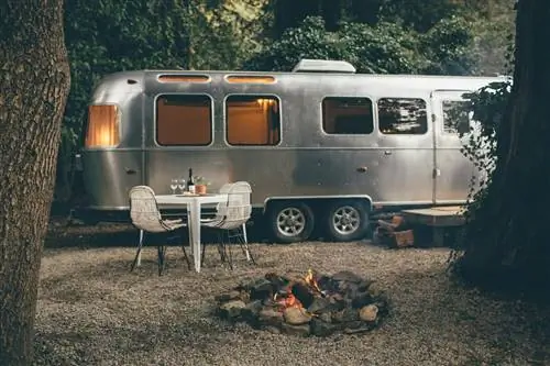 Роскошный трейлер Airstream в автокемпинге Russian River Guerneville, Калифорния. На фото Эрик Фейнблатт.