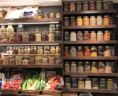 Ассортимент специй на Balco del Mediterrani, одном из рынков свежих продуктов в Таррагоне.