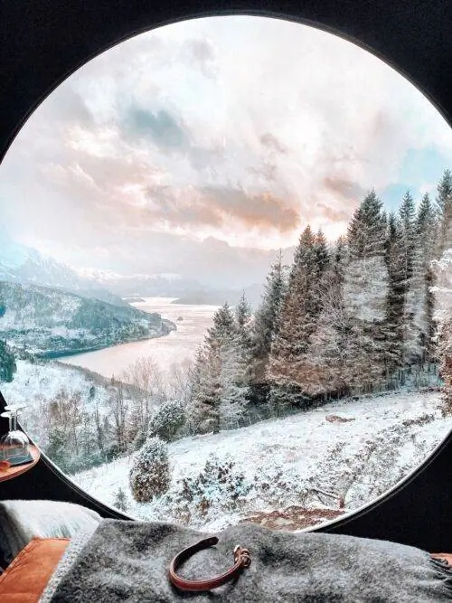 Гости Airbnb могут полюбоваться захватывающим видом из The Glamping Birdbox. Фото Торштайн