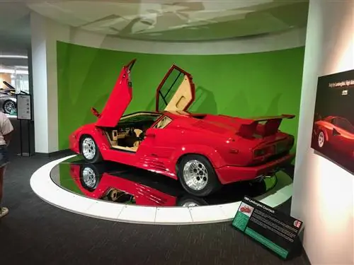 Lamborghini на выставке в автомобильном музее Ньюпорта.