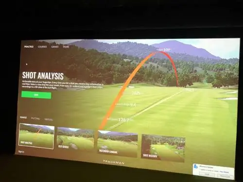 В Newport Indoor Golf вы можете попробовать сотни различных виртуальных полей.