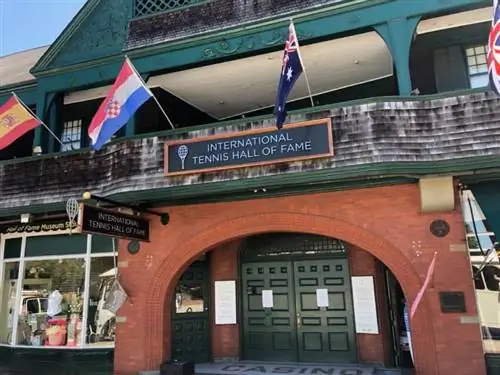 Международный зал теннисной славы на Белвью-авеню в Ньюпорте.