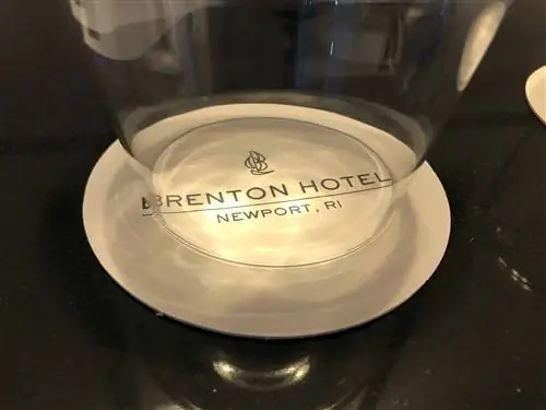 Отель Brenton предлагает высококлассные номера и вид на воду.