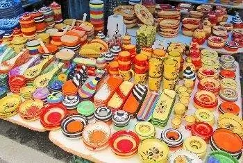 Керамика в изобилии на рынке.