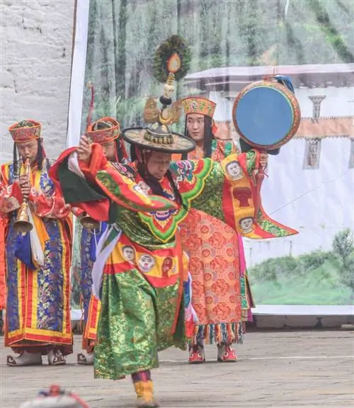 Костюмы составляют большую часть ежегодного Пунакха Цечу в Бутане.