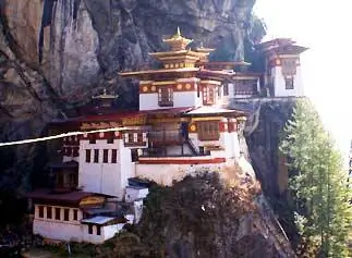 Такшанг Гоэмба, «Гнездо тигра» - фото Анны Этманской