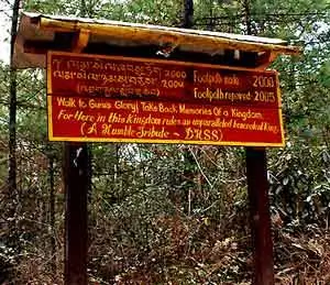 Знак призывает паломников «Иди во славу Гугу».