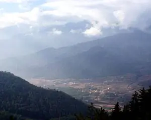 Вид на долину Паро с тропы