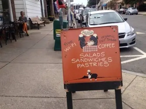 Знак возле паршивой овцы в Амхерсте.