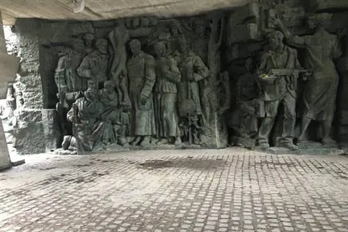 Внутри основания статуи Родина-мать в Киеве.