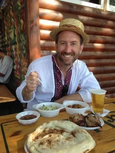 Наслаждаемся местными деликатесами в Украине.