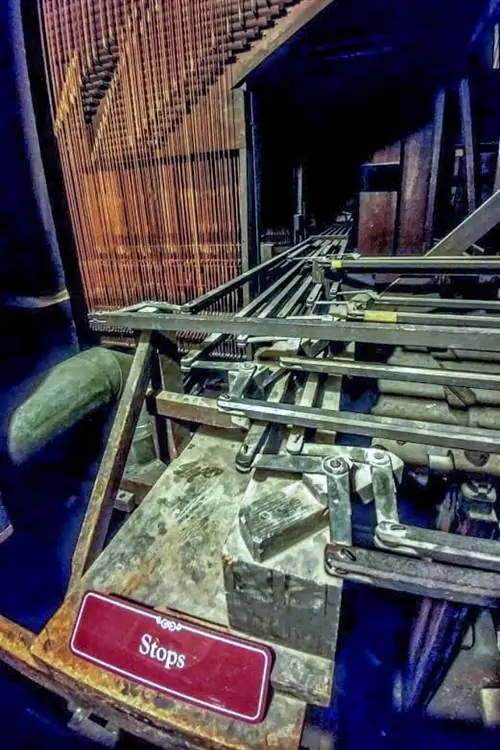Вдали от проторенных дорог и внутри анатомии всемирно известного органа Erban Pipe Organ.