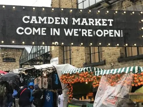 Обязательно загляните на Camden Market в Лондоне, где есть выгодные предложения на всевозможные продукты.